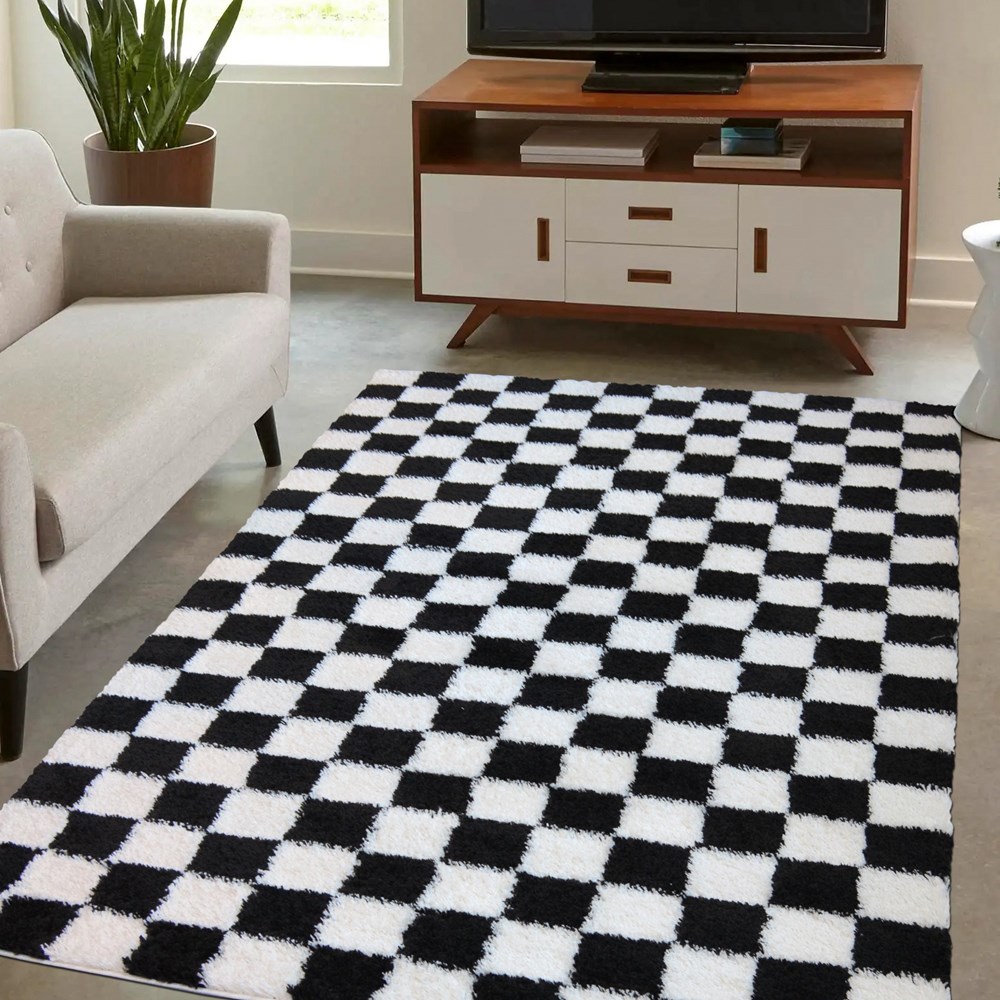 Snug Checks Shaggy Geometric Rugs in Mono